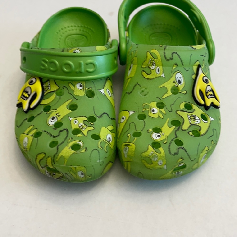 Crocs alien pattern